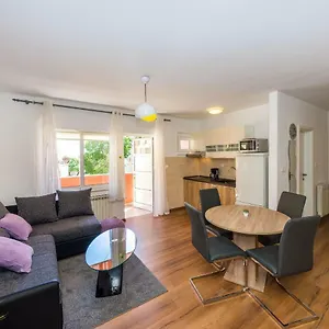 apartment-simoni-zd.hotelinzadar.com/